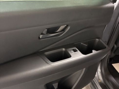 Used 2024 Nissan Pathfinder S image 20