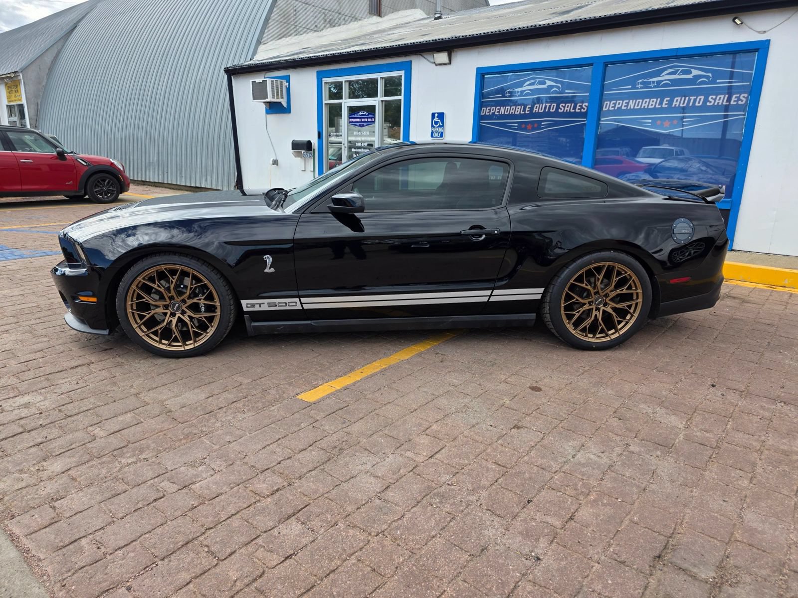 Used 2010 Ford Mustang Shelby GT500 RWD image 9