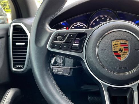 Used 2023 Porsche Cayenne w/ Premium Package AWD/4WD image 11