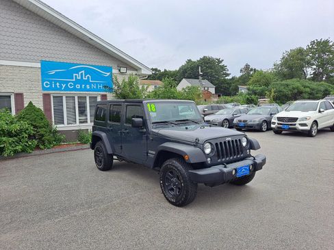 Used 2018 Jeep Wrangler Unlimited Sport w/ Connectivity Group AWD/4WD image 2