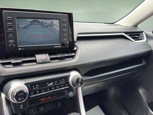 Used 2021 Toyota RAV4 XLE AWD/4WD image 28