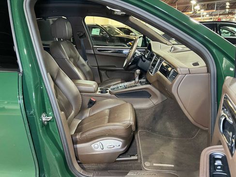 Used 2018 Porsche Macan image 12