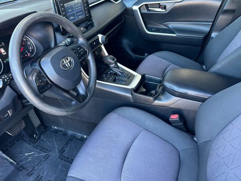 Used 2019 Toyota RAV4 XLE w/ Convenience Package FWD image 4