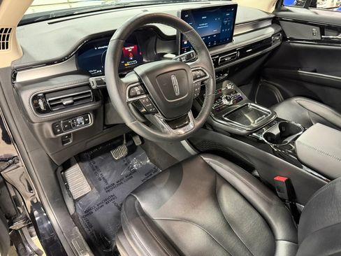Used 2023 Lincoln Nautilus AWD w/ Premium Package image 12