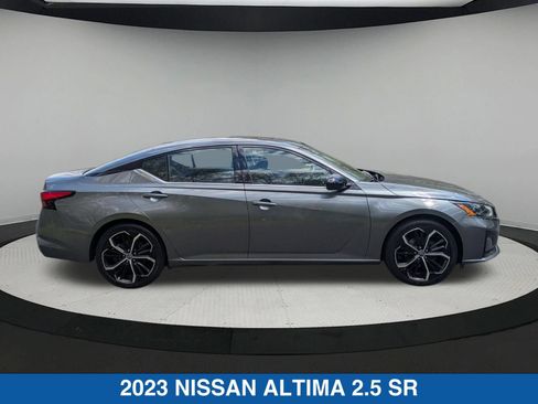 Used 2023 Nissan Altima 2.5 SR FWD image 2