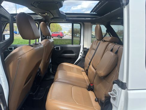 Used 2022 Jeep Wrangler Unlimited Sahara w/ Cold Weather Group image 15