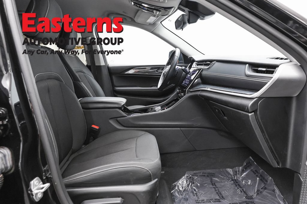Used 2022 Jeep Grand Cherokee L Laredo w/ Luxury Tech Group I AWD/4WD image 25