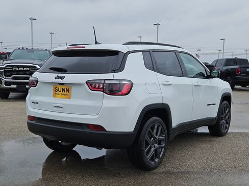 New 2026 Jeep Compass Latitude image 3