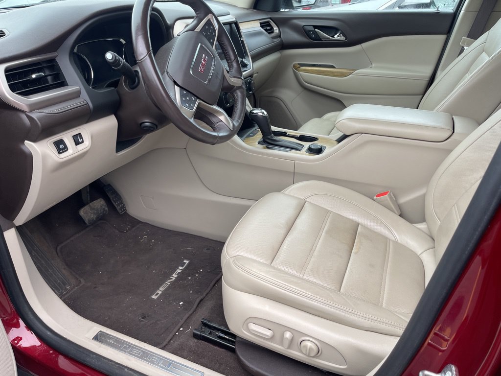 Used 2017 GMC Acadia Denali w/ Technology Package AWD/4WD image 3