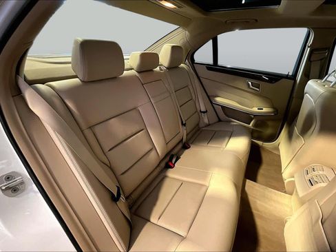 Used 2014 Mercedes-Benz E 350 4MATIC Sedan image 19