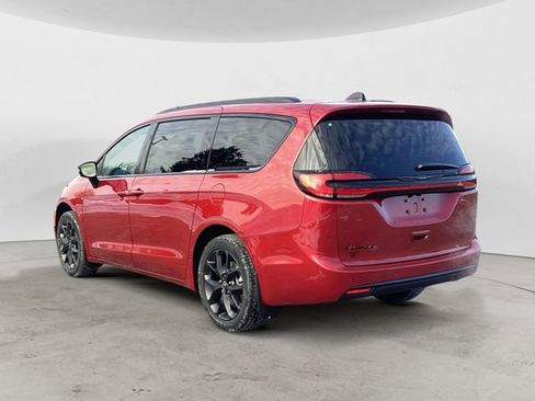 New 2026 Chrysler Pacifica Select image 3