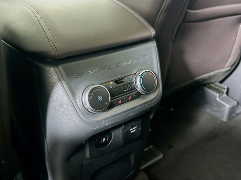 Used 2025 Ford Explorer Platinum w/ LUX Leather Package image 28