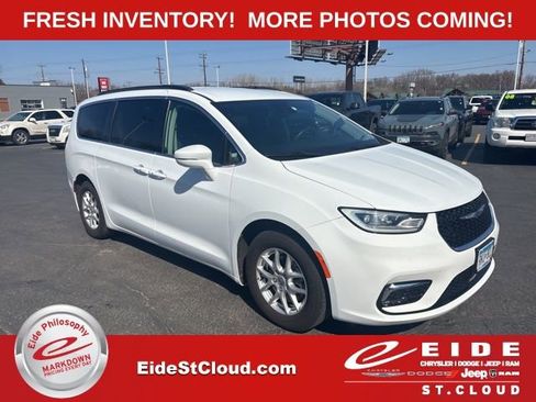 Used 2022 Chrysler Pacifica Touring-L image 1