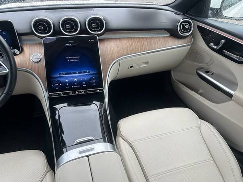 Used 2025 Mercedes-Benz C 300 Sedan image 17
