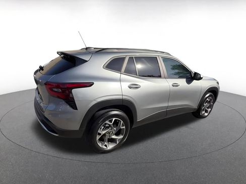 Used 2025 Chevrolet Trax LT FWD image 14