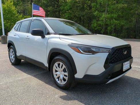Used 2025 Toyota Corolla Cross L FWD image 2