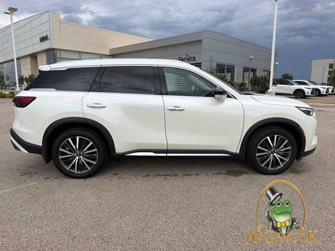 Used 2023 INFINITI QX60 Sensory w/ Vision Package AWD/4WD image 3