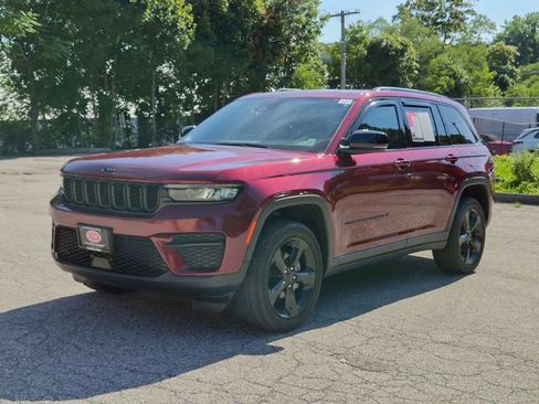 Certified 2023 Jeep Grand Cherokee Altitude AWD/4WD image 10