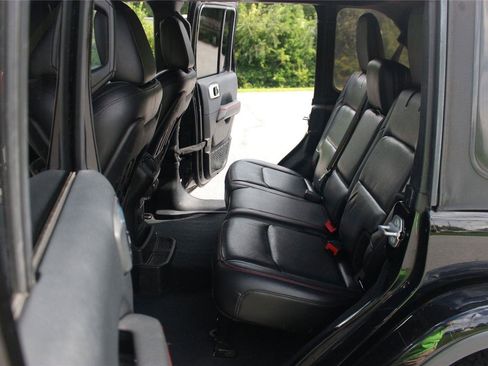 Used 2018 Jeep Wrangler Unlimited Rubicon w/ Cold Weather Group image 28