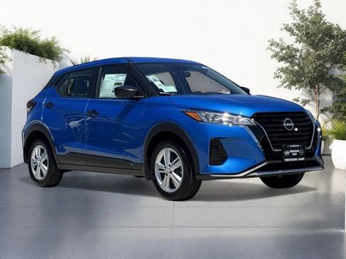 New 2025 Nissan Kicks S image 1
