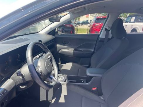 Used 2024 Hyundai Kona SEL FWD image 8