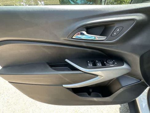 Used 2024 Chevrolet Trax RS w/ Driver Confidence Package FWD image 16
