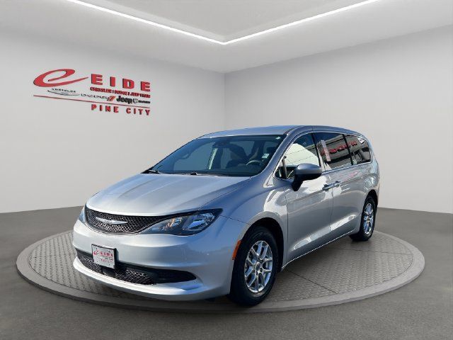 Used 2023 Chrysler Voyager LX FWD image 1