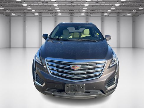 Used 2017 Cadillac XT5 Luxury w/ Driver Awareness Package image 2