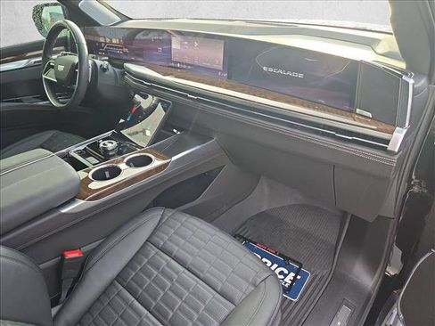 Used 2025 Cadillac Escalade ESV Sport Platinum w/ LPO, ONYX Package AWD/4WD image 25