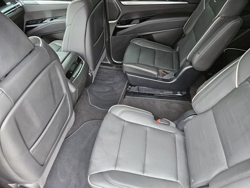 Used 2025 Cadillac Escalade Sport AWD/4WD image 30