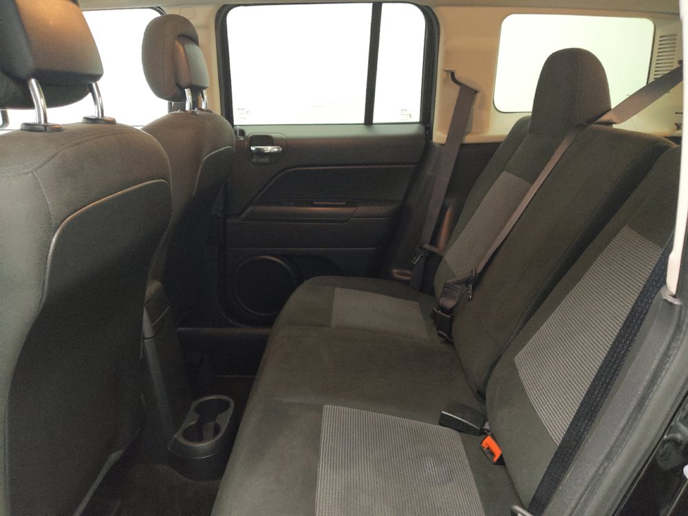 Used 2016 Jeep Patriot Latitude AWD/4WD image 18