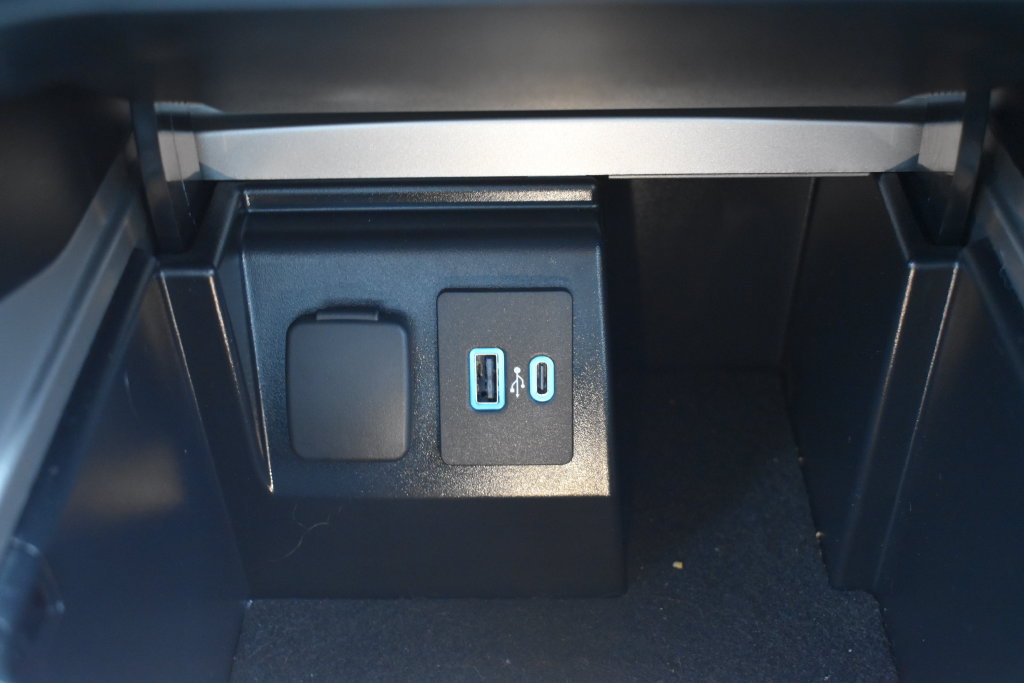 Used 2023 Ford Explorer ST-Line AWD/4WD image 20
