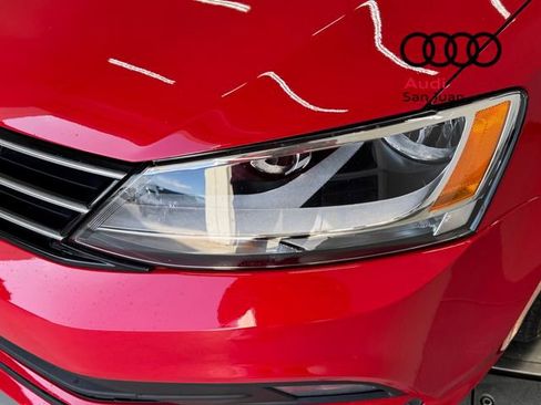 Used 2016 Volkswagen Jetta Sport FWD image 4