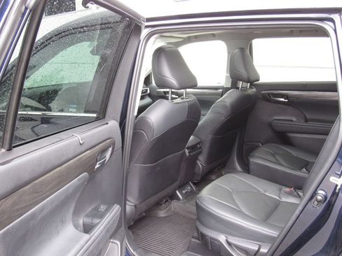 Used 2023 Toyota Highlander Platinum AWD/4WD image 15