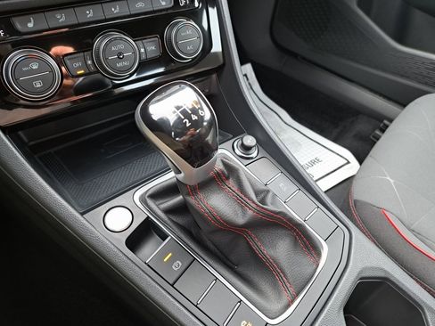 Used 2024 Volkswagen Jetta GLI 40th Anniversary Edition image 19