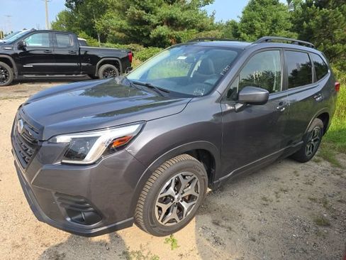 Used 2024 Subaru Forester Premium AWD/4WD image 3