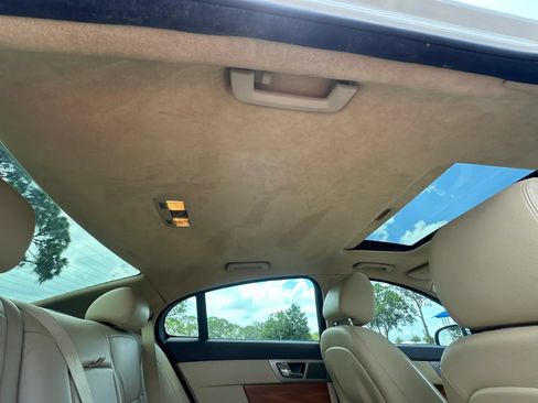 Used 2009 Jaguar XF Luxury RWD image 38