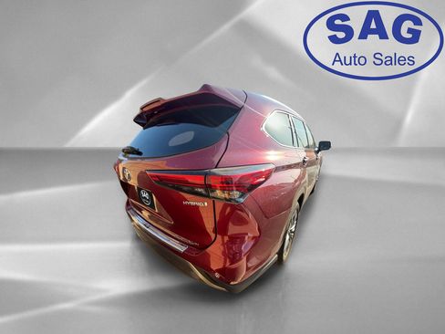 Used 2020 Toyota Highlander Platinum FWD image 3