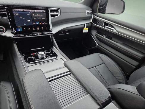 New 2026 Jeep Grand Wagoneer L Limited w/ 8-Passenger Seating Package AWD/4WD image 12
