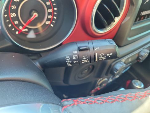 Used 2018 Jeep Wrangler Unlimited Rubicon AWD/4WD image 27