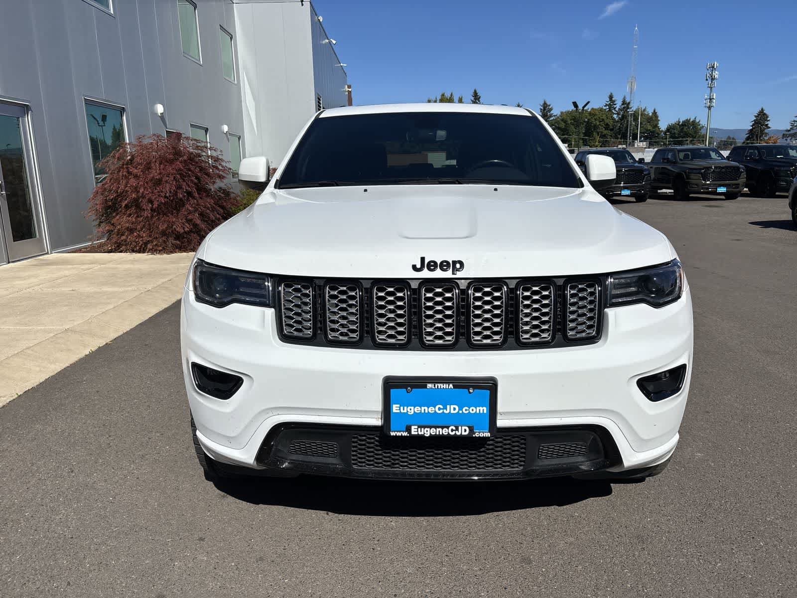 Used 2022 Jeep Grand Cherokee Laredo X AWD/4WD image 7