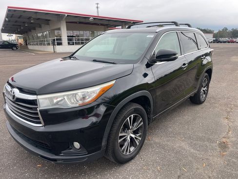 Used 2016 Toyota Highlander XLE image 3