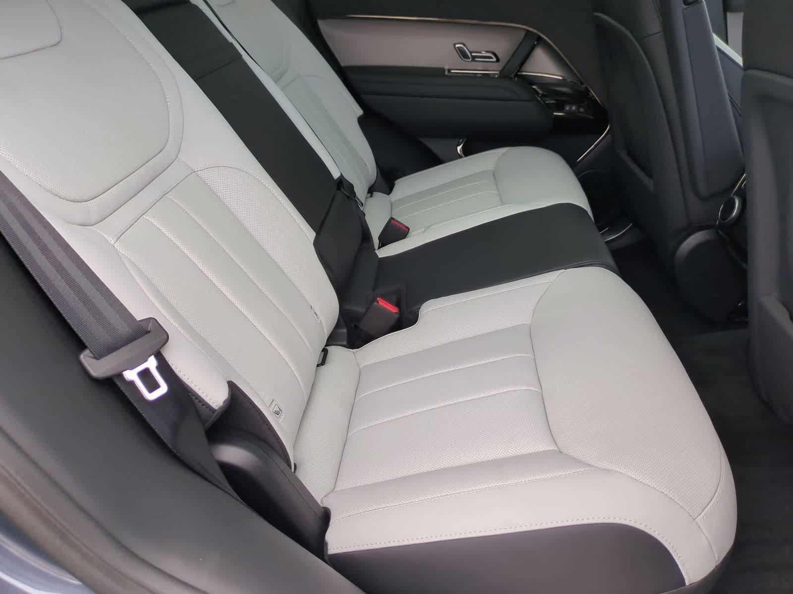 New 2027 Land Rover Range Rover Sport Dynamic SE AWD/4WD image 21