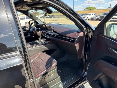 Used 2021 Cadillac Escalade Sport Platinum AWD/4WD image 15