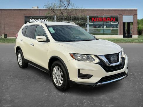 Used 2017 Nissan Rogue SV image 5
