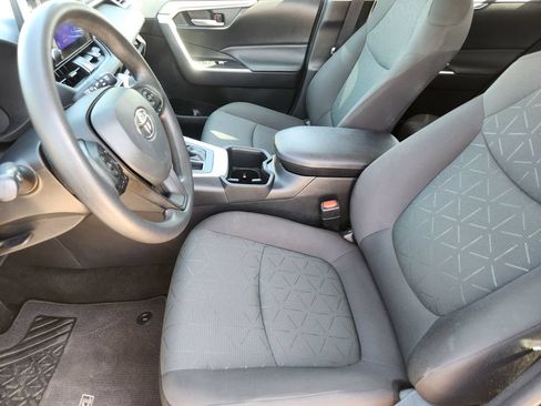 Used 2024 Toyota RAV4 XLE w/ Convenience Package FWD image 19