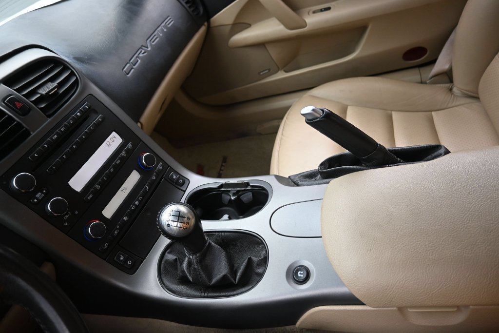 Used 2007 Chevrolet Corvette Coupe w/ Preferred Equipment Group RWD image 14