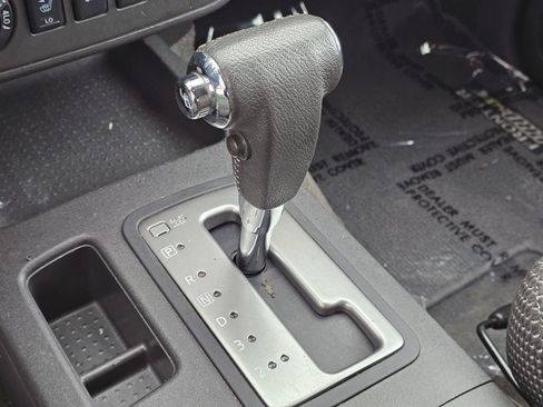 Used 2015 Nissan Frontier PRO-4X image 12