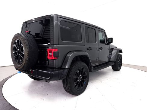 Used 2022 Jeep Wrangler Unlimited Sahara AWD/4WD image 16