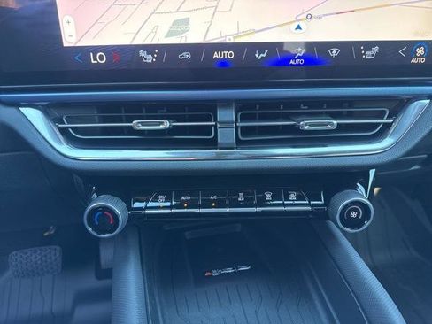 New 2026 Chevrolet Equinox EV LT image 15